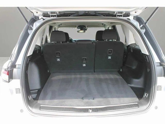 Used 2023 Jeep Grand Cherokee Laredo image 31