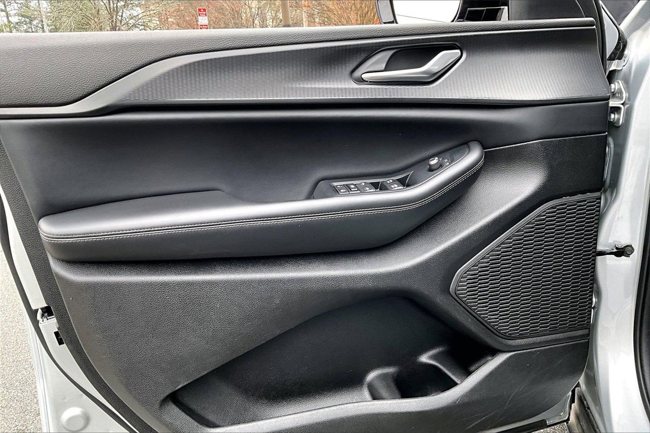 Certified 2024 Jeep Grand Cherokee L Laredo image 24