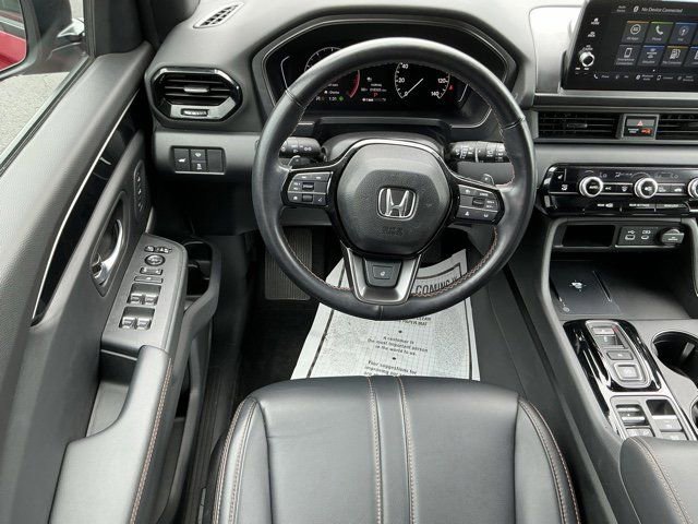 Used 2025 Honda Pilot TrailSport image 13
