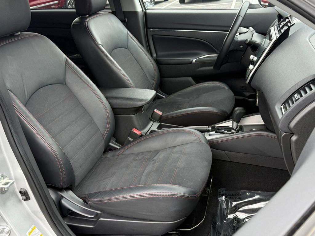 Used 2024 Mitsubishi Outlander Sport SE image 12