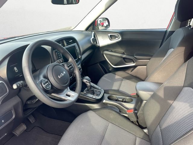Used 2023 Kia Soul LX w/ LX Technology Package image 9