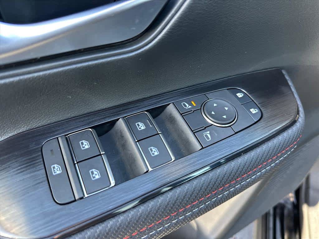 Used 2025 Nissan Kicks SR FWD image 12