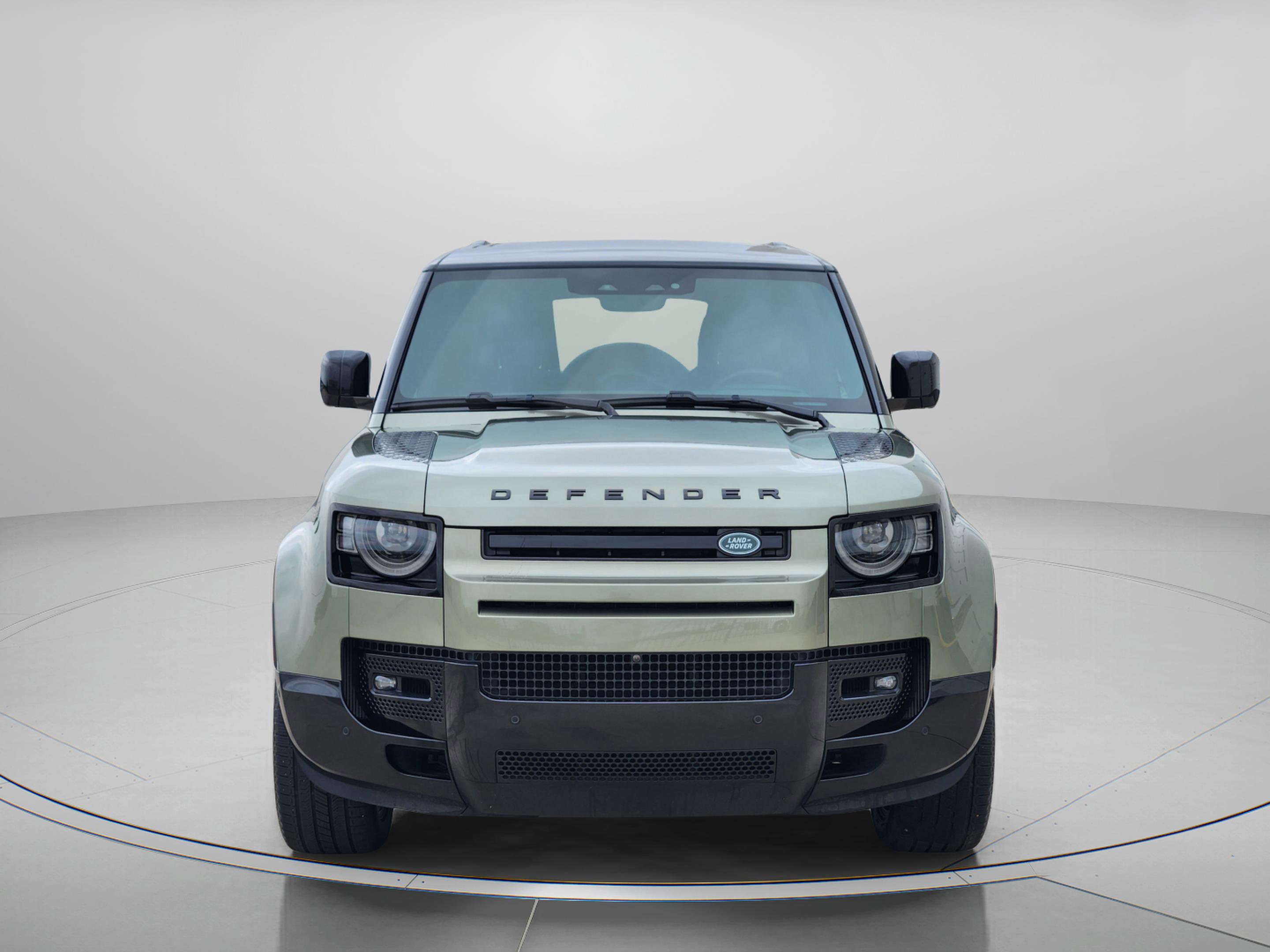 Certified 2025 Land Rover Defender 130 X-Dynamic SE AWD/4WD image 6