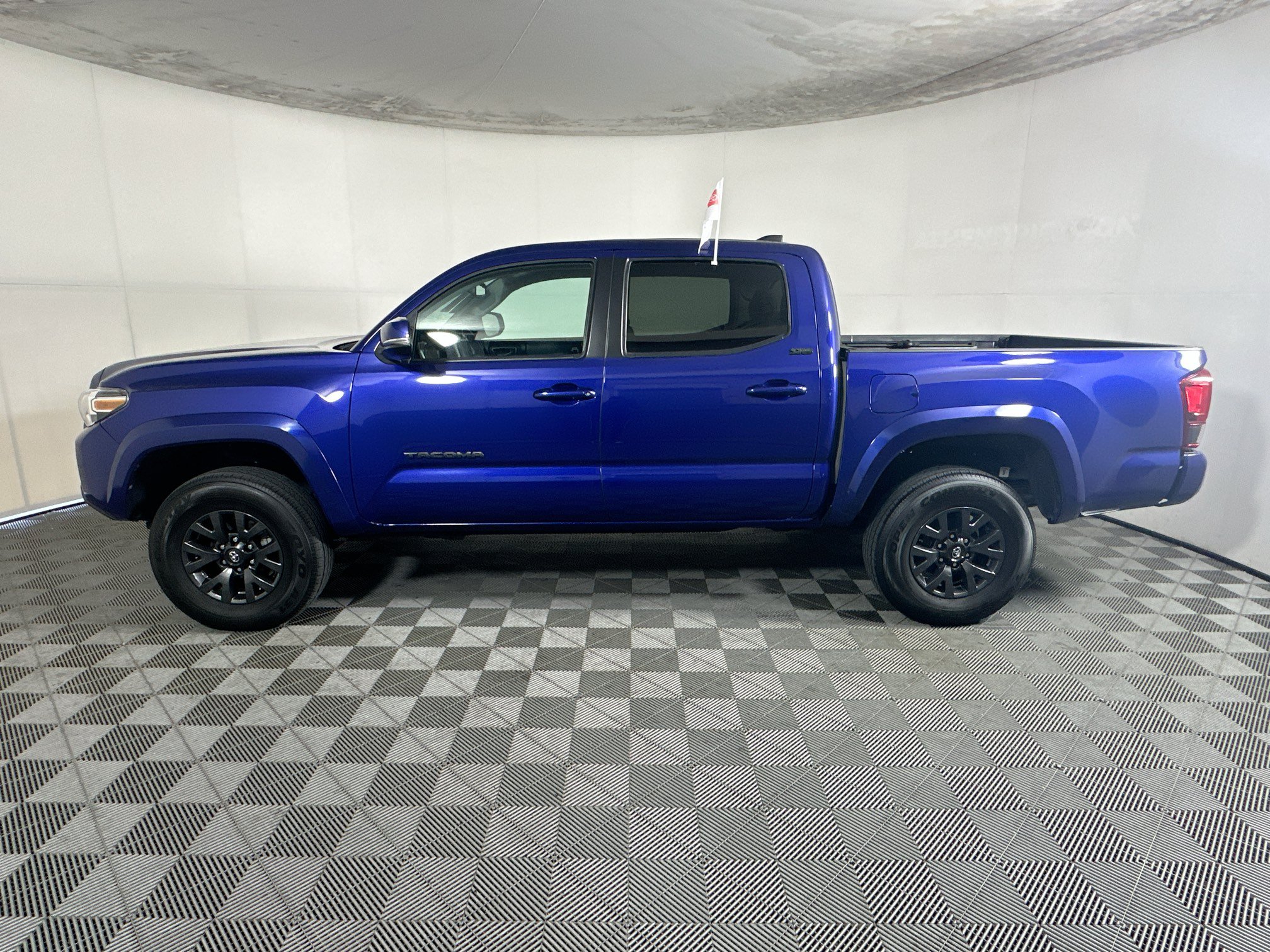 Used 2023 Toyota Tacoma SR5 w/ Technology Package AWD/4WD image 6