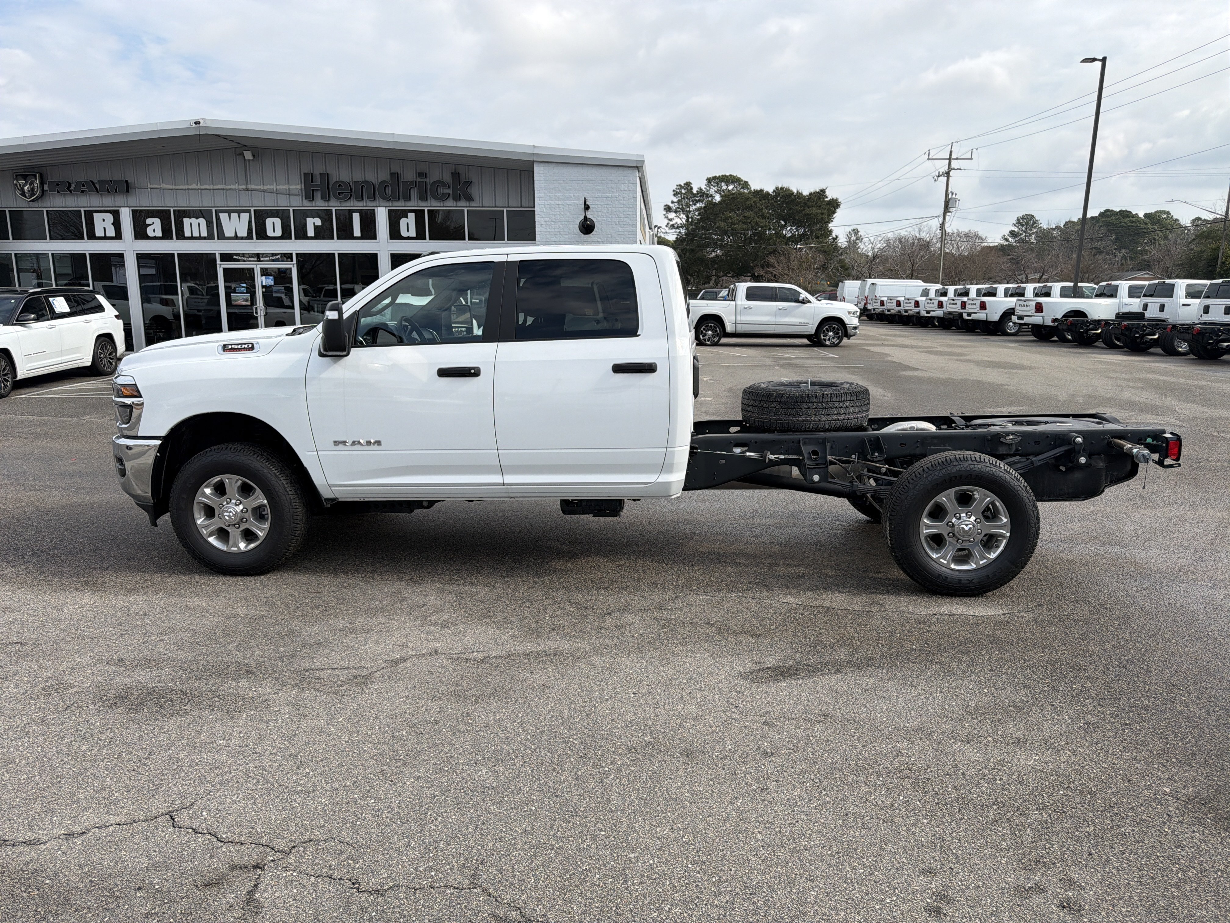 Used 2025 RAM 3500 Big Horn AWD/4WD image 5