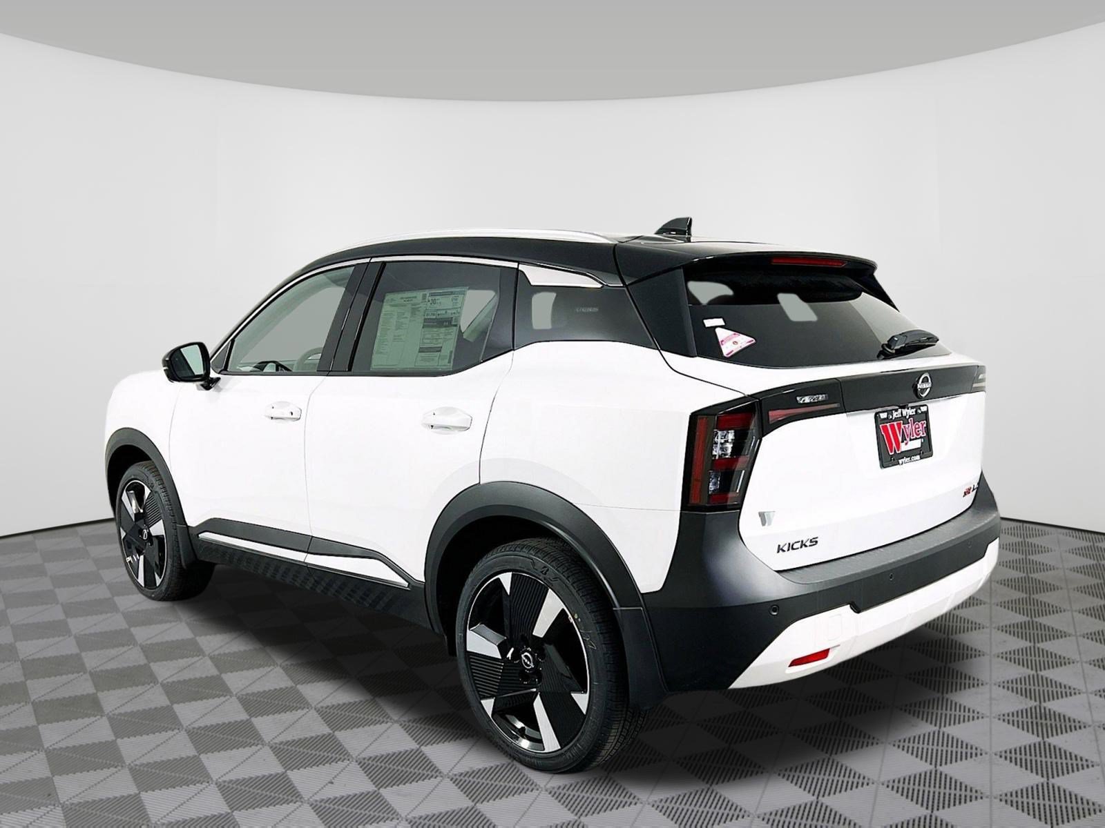 New 2025 Nissan Kicks SR w/ Illumination Package AWD/4WD image 28
