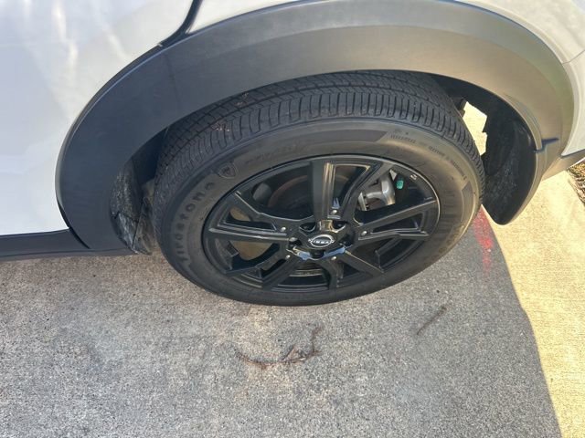 Used 2023 Nissan Kicks SR w/ SR Premium Package image 8