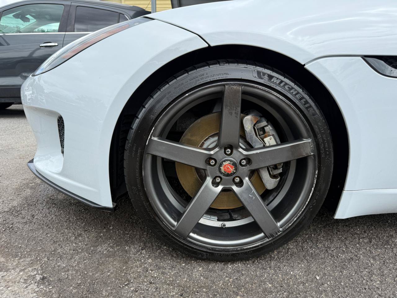 Used 2018 Jaguar F-TYPE Coupe RWD image 12