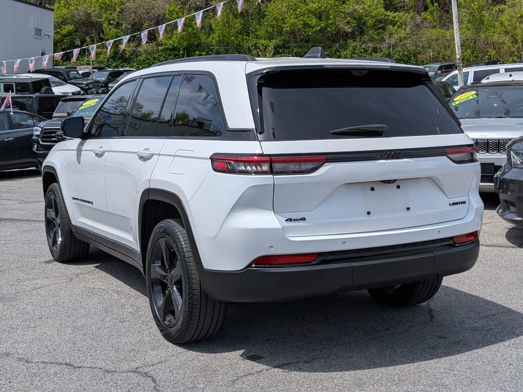 Used 2023 Jeep Grand Cherokee Limited w/ Luxury Tech Group II AWD/4WD image 10