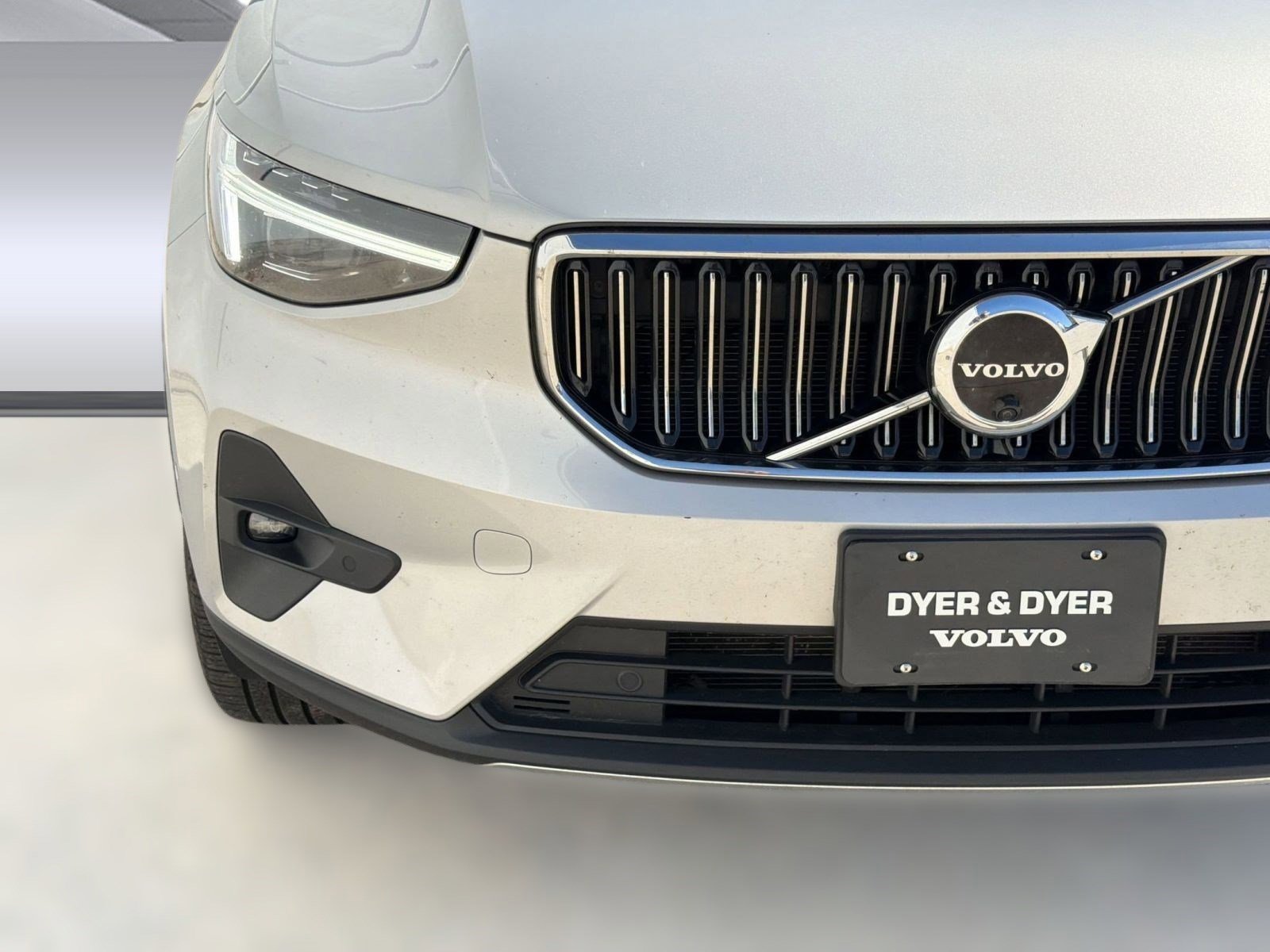 Certified 2023 Volvo XC40 B5 Ultimate w/ Protection Package Premier image 28