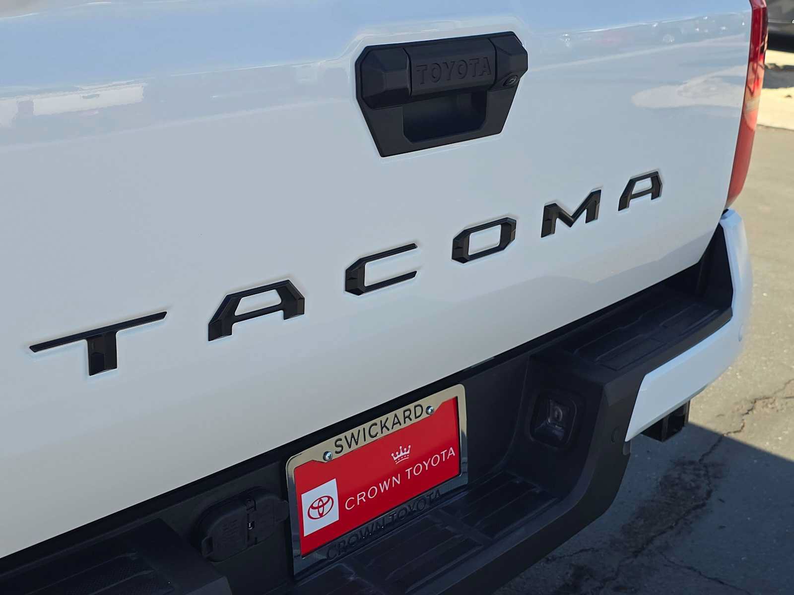 Used 2024 Toyota Tacoma TRD Off-Road w/ TRD Off Road Upgrade Package AWD/4WD image 15