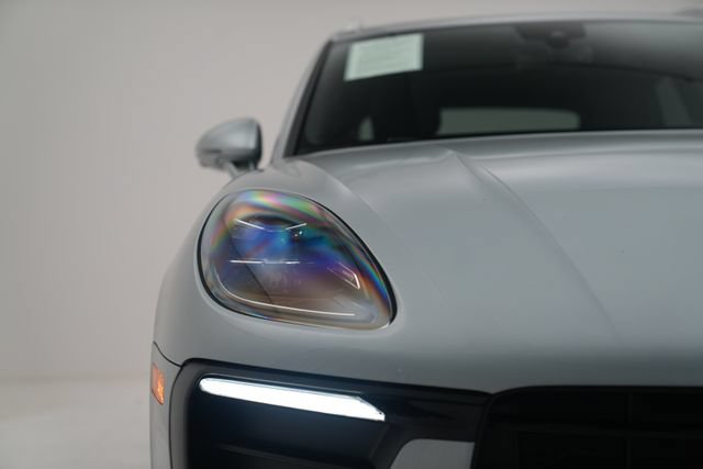Certified 2026 Porsche Macan AWD/4WD image 5
