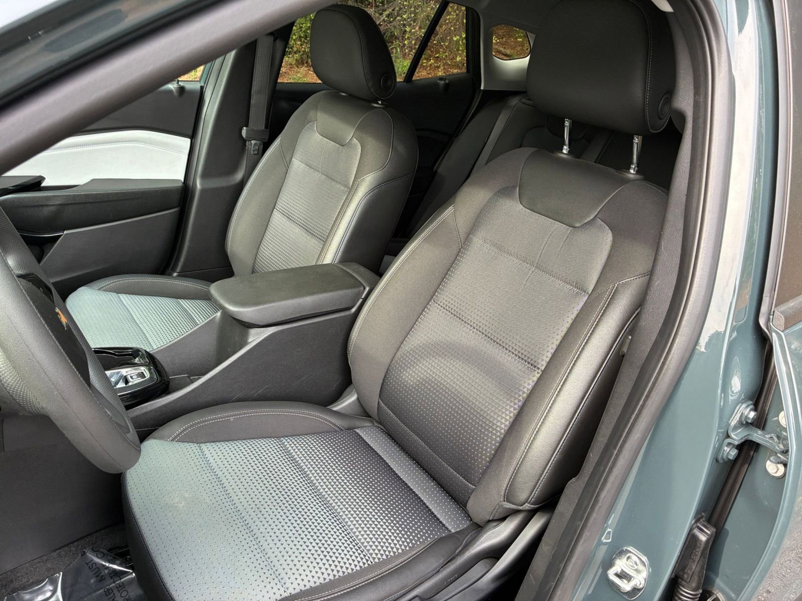 Used 2025 Chevrolet Trax LT image 38