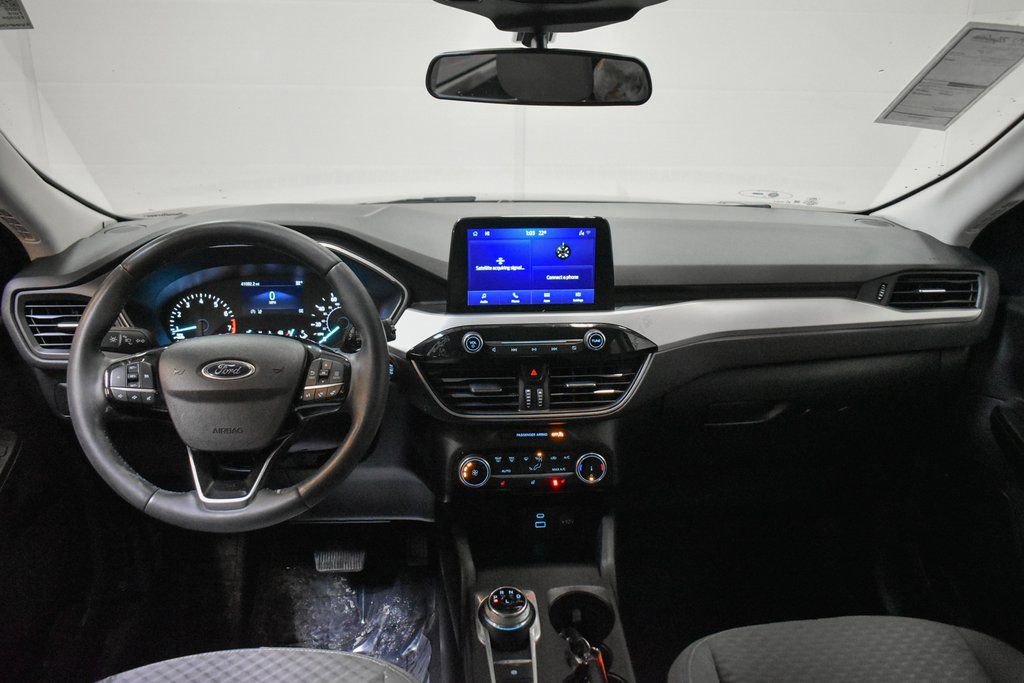 Used 2022 Ford Escape SE w/ SE Sport Appearance Package image 11