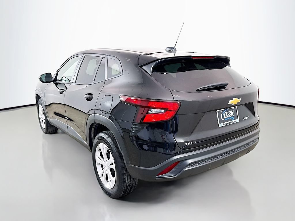 Used 2026 Chevrolet Trax LS FWD image 5