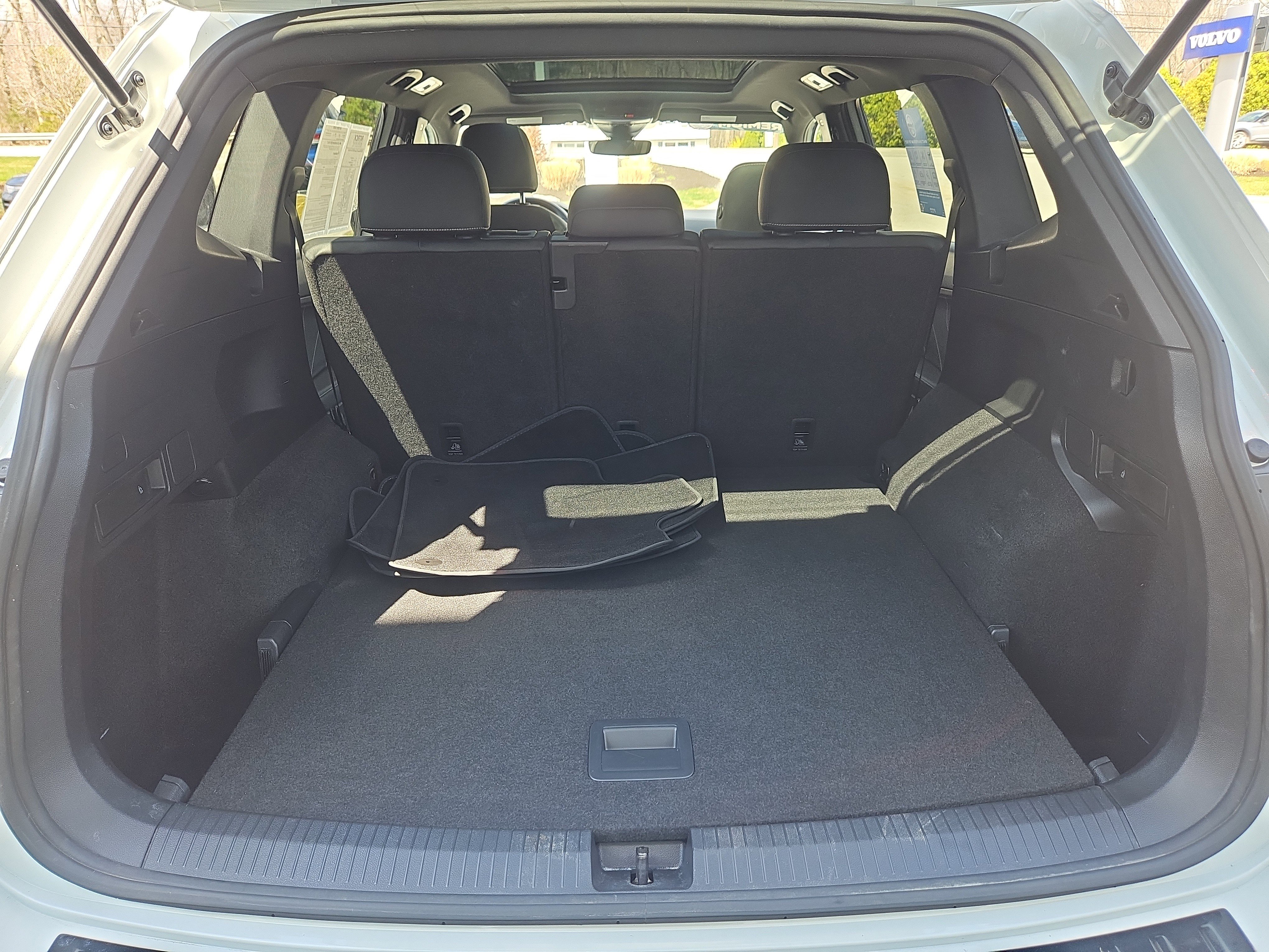 Used 2023 Volkswagen Tiguan SE R-Line image 30