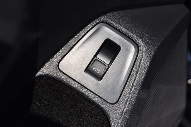 Certified 2023 Volkswagen Tiguan SE w/ Panoramic Sunroof Package FWD image 9
