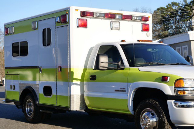 Used 2006 GMC Sierra 3500 SLE w/ Heavy-Duty Power Package image 11