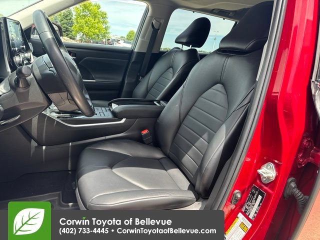 Used 2022 Toyota Highlander XLE AWD/4WD image 29