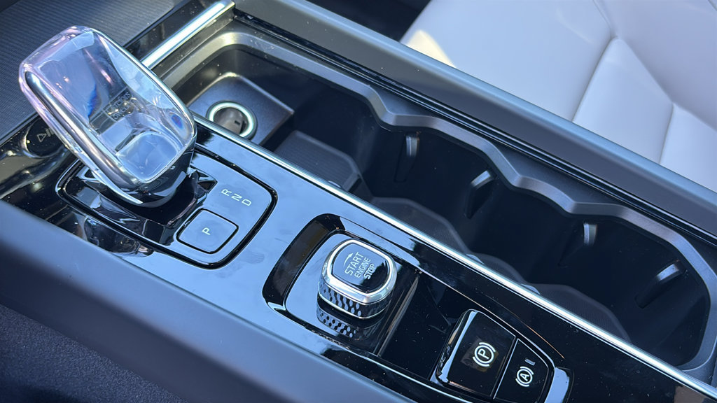 New 2027 Volvo XC60 B5 Plus AWD/4WD image 22