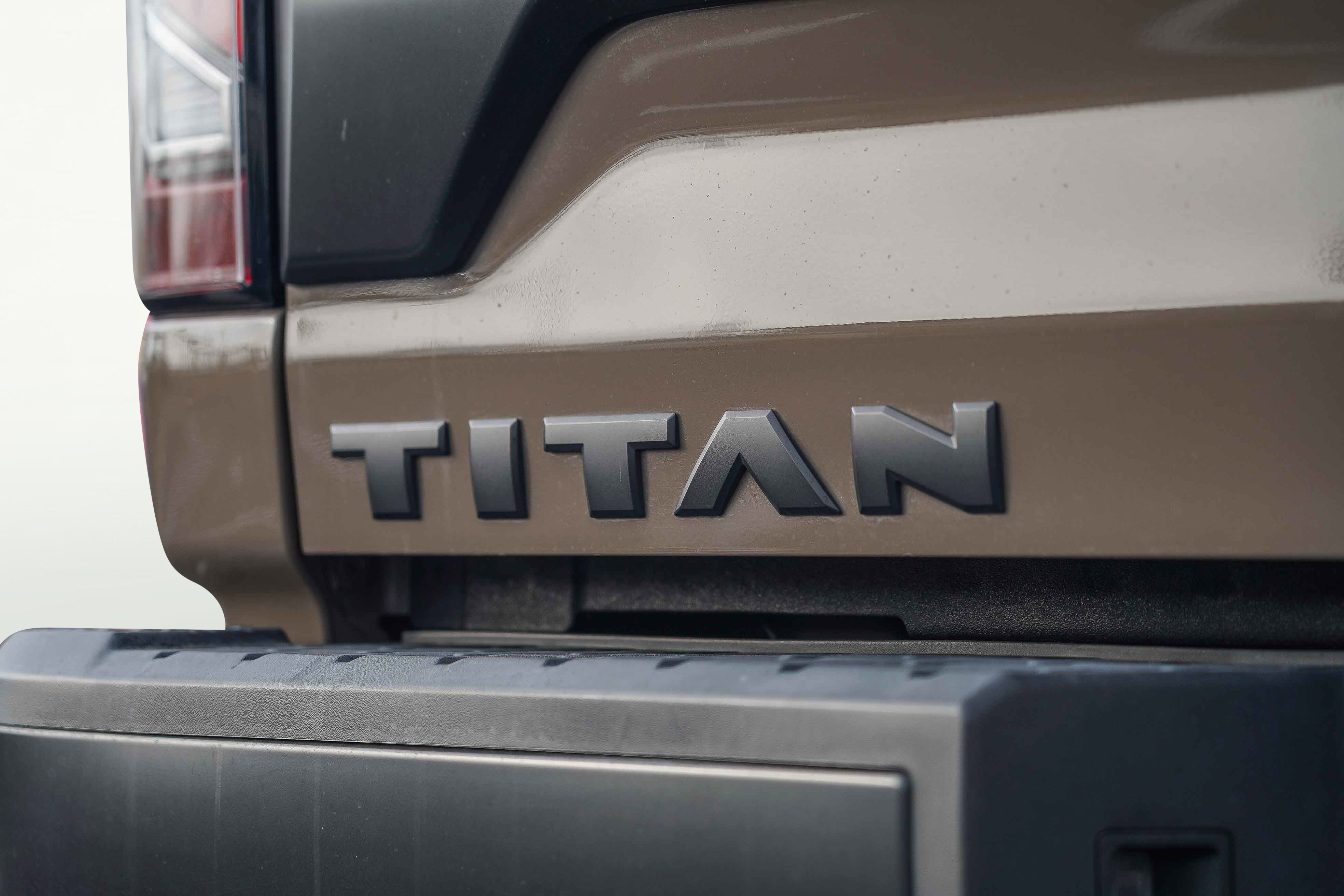 Used 2024 Nissan Titan PRO-4X w/ Pro-4x Utility Package image 15