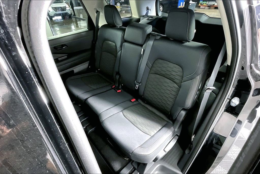 Certified 2025 Nissan Pathfinder S image 36