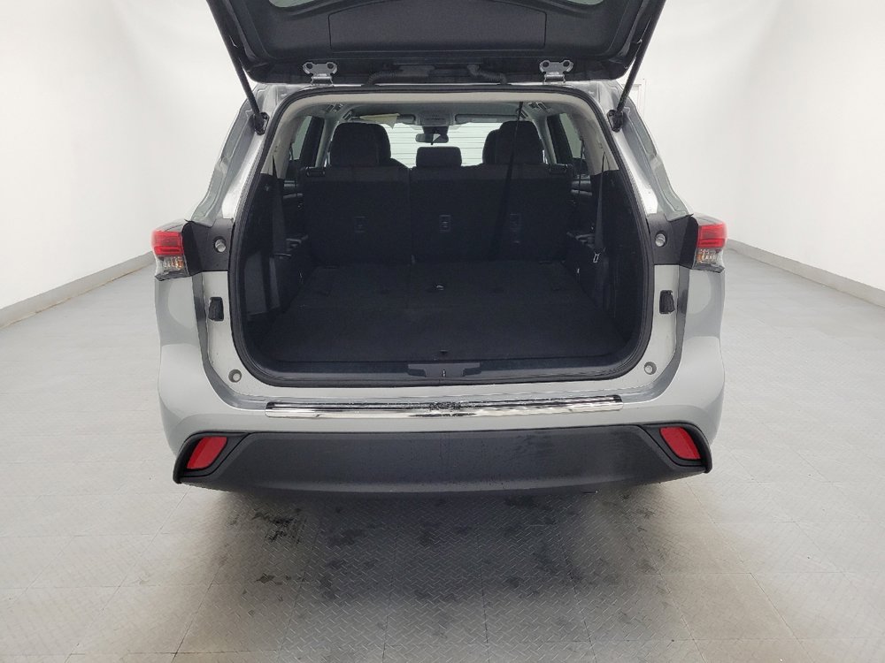 Used 2022 Toyota Highlander L image 29