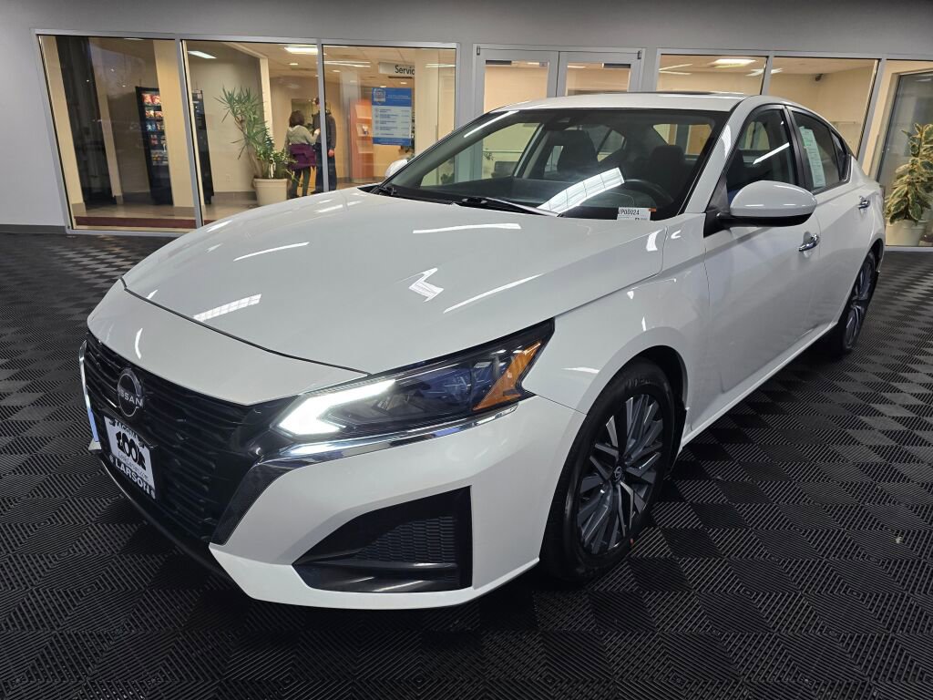 Used 2024 Nissan Altima 2.5 SV w/ SV Premium Package image 8