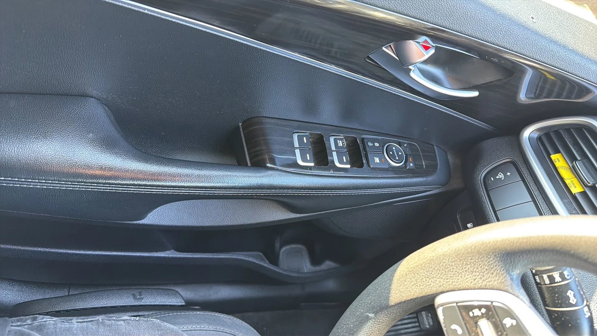 Used 2019 Kia Sorento L FWD image 22