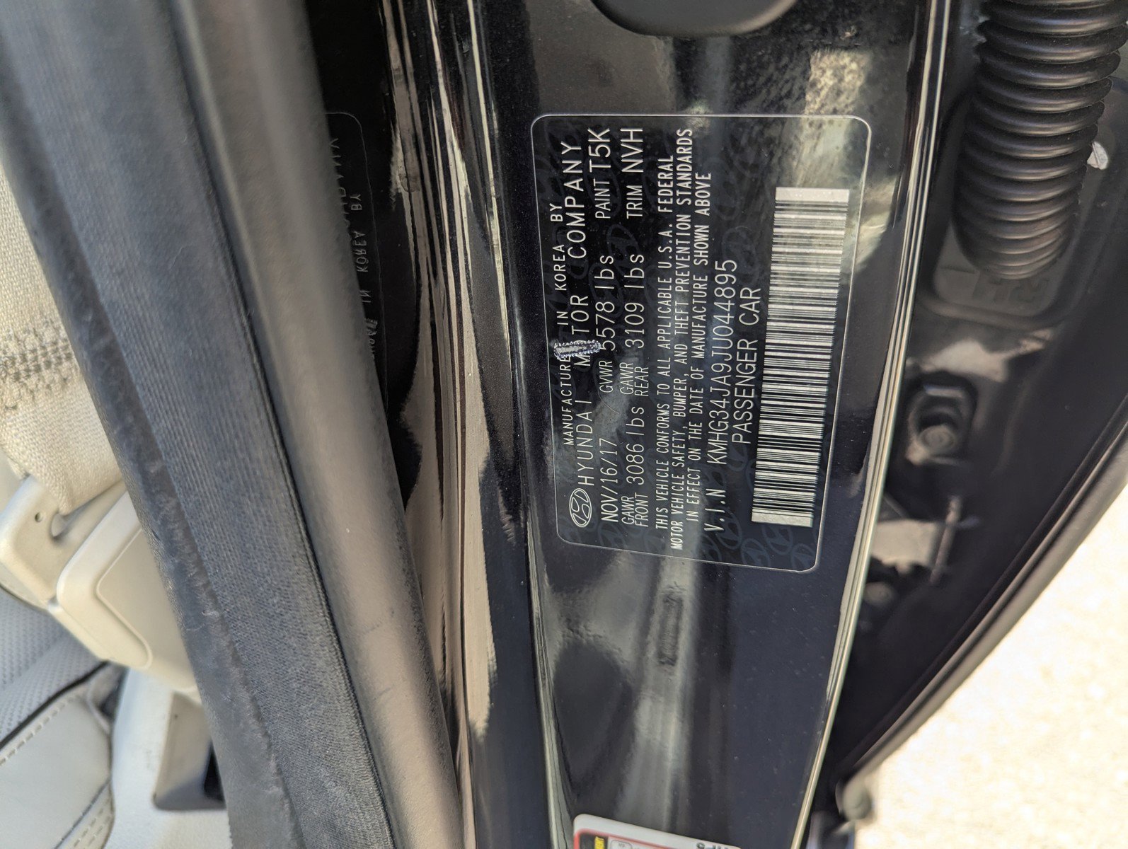 Used 2018 Genesis G90 3.3T Premium image 32