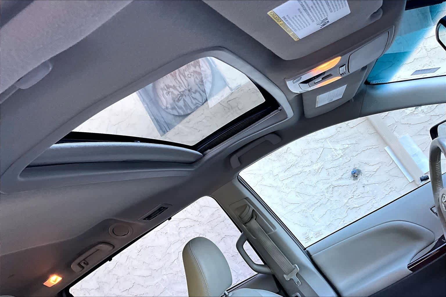 Used 2013 Toyota Sienna XLE FWD image 14