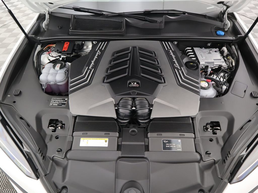 Used 2025 Lamborghini Urus SE image 30