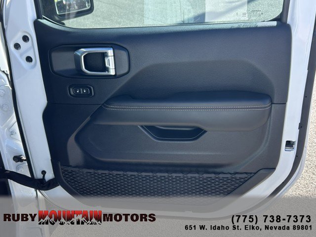 Used 2025 Jeep Wrangler Unlimited Sahara AWD/4WD image 24