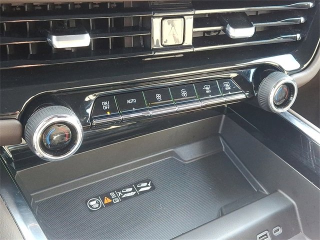 Used 2025 Chevrolet Suburban LT image 16