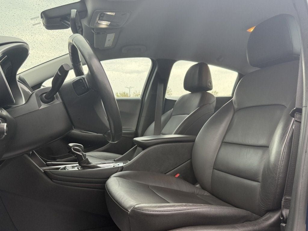 Used 2022 Chevrolet Malibu LT w/ Leather Package FWD image 22