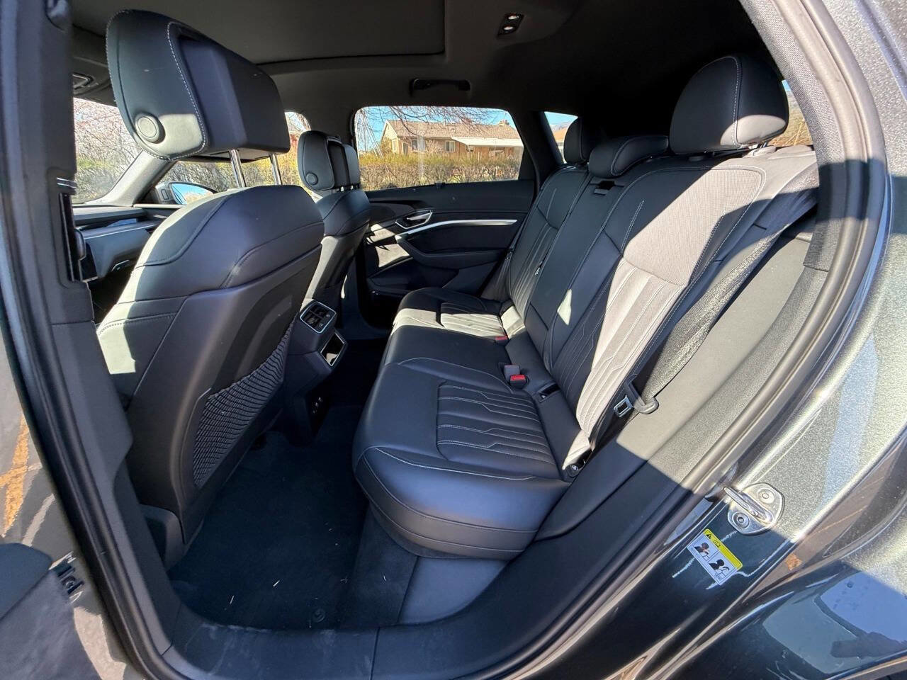 Used 2019 Audi e-tron Prestige w/ Prestige Package AWD/4WD image 10