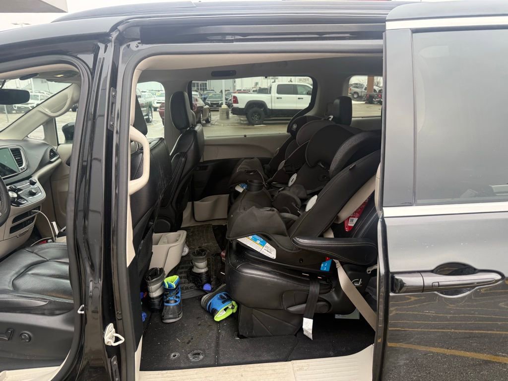 Used 2022 Chrysler Pacifica Touring-L image 19