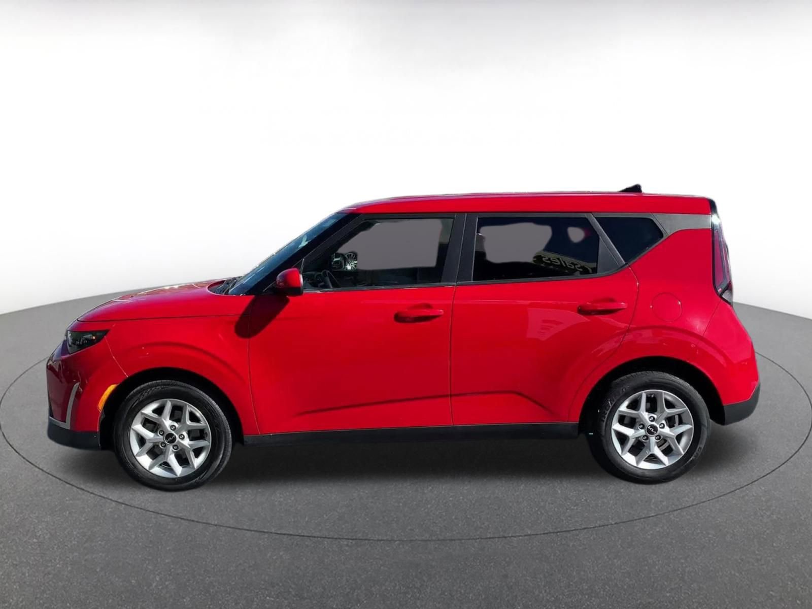 Used 2025 Kia Soul LX w/ LX Technology Package image 9