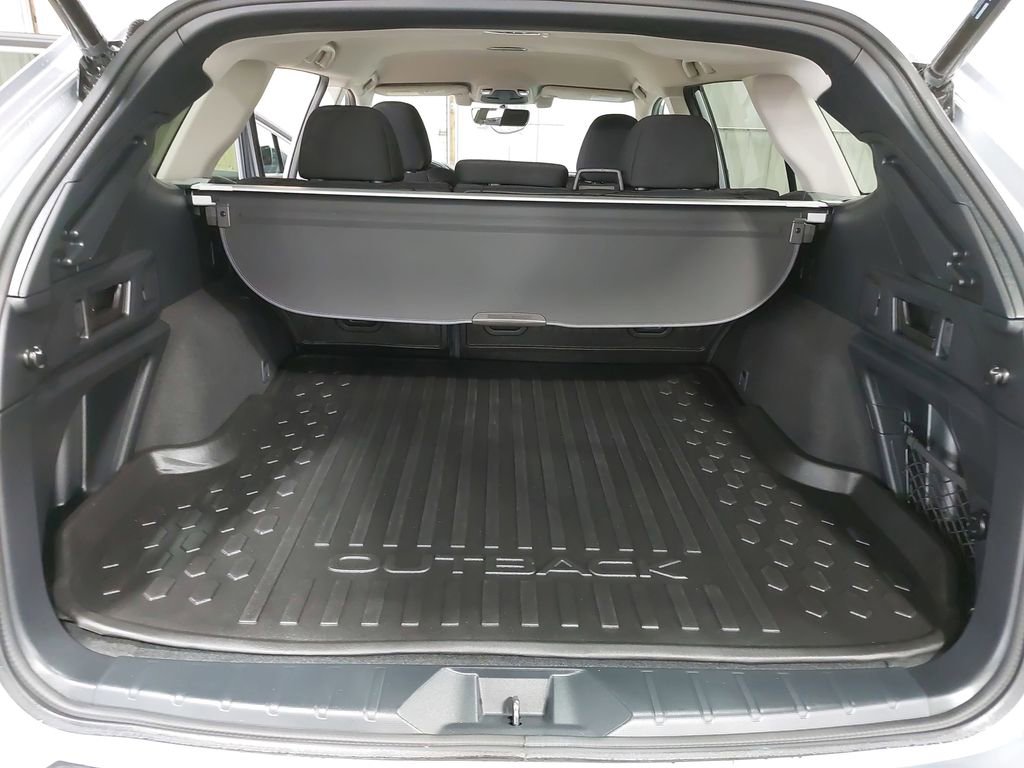 Used 2022 Subaru Outback Premium image 12