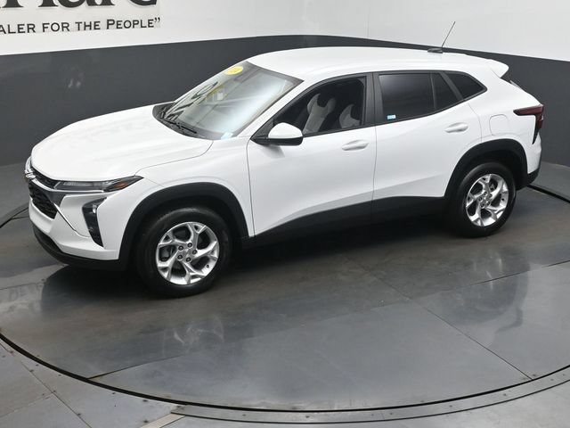 Used 2024 Chevrolet Trax LS w/ LS Convenience Package FWD image 48