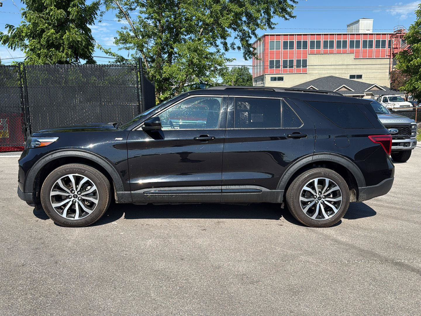 Used 2022 Ford Explorer ST-Line w/ Class IV Trailer Tow Package AWD/4WD image 6
