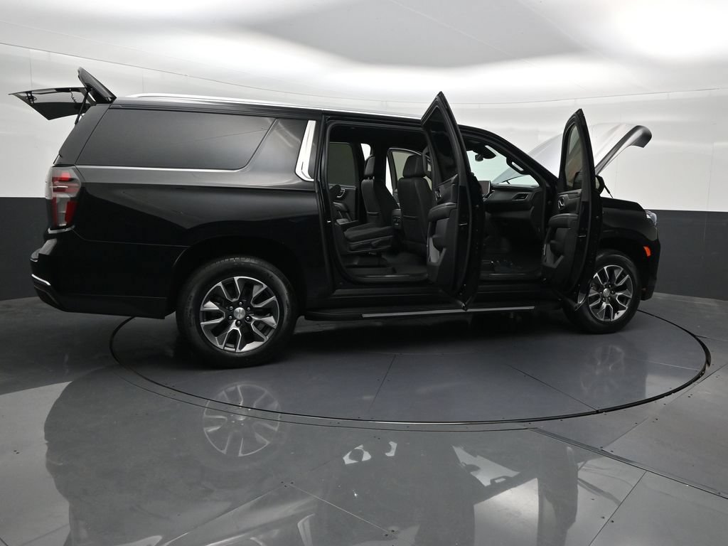 Used 2023 Chevrolet Suburban LT RWD image 34
