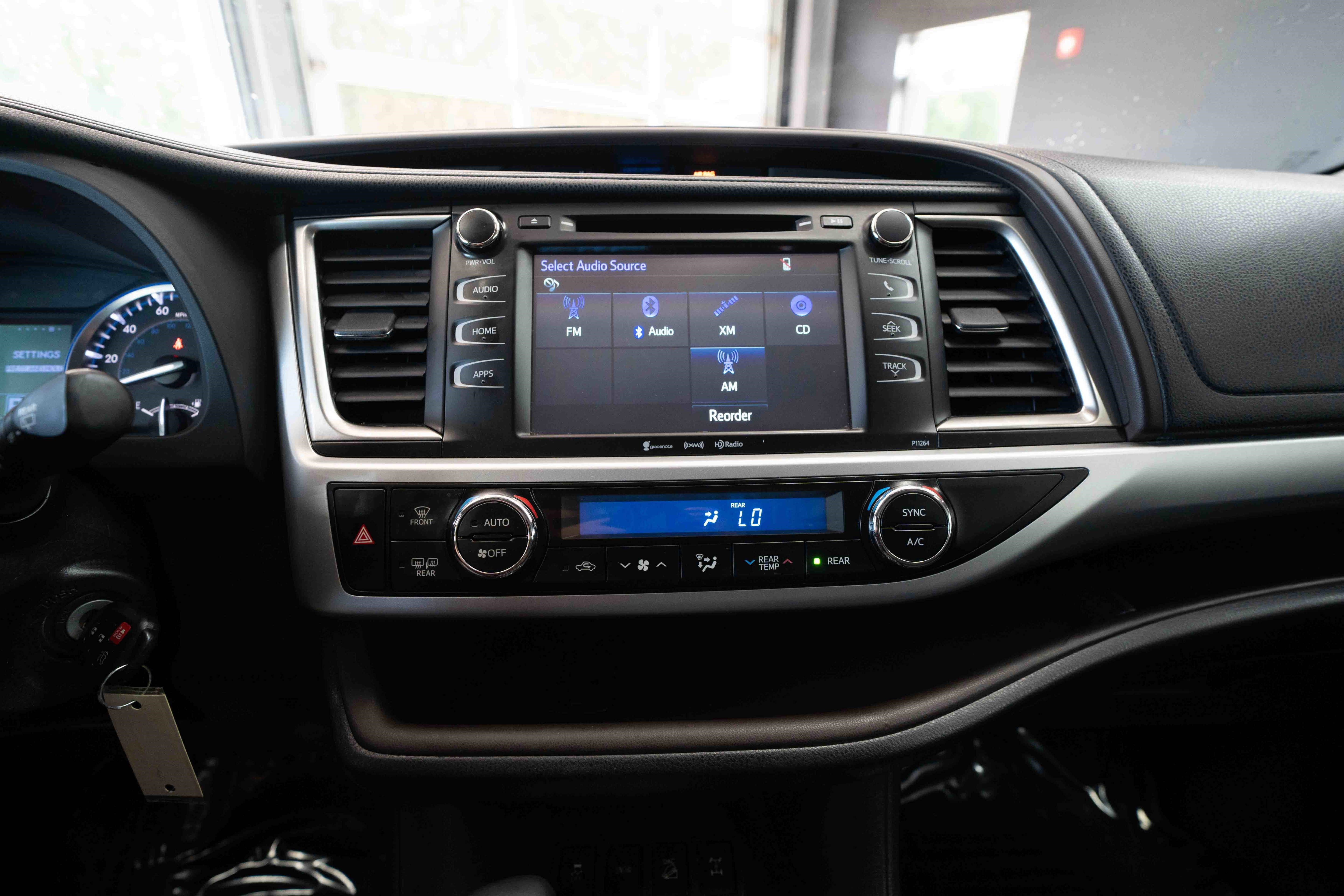 Used 2016 Toyota Highlander Plus AWD/4WD image 17