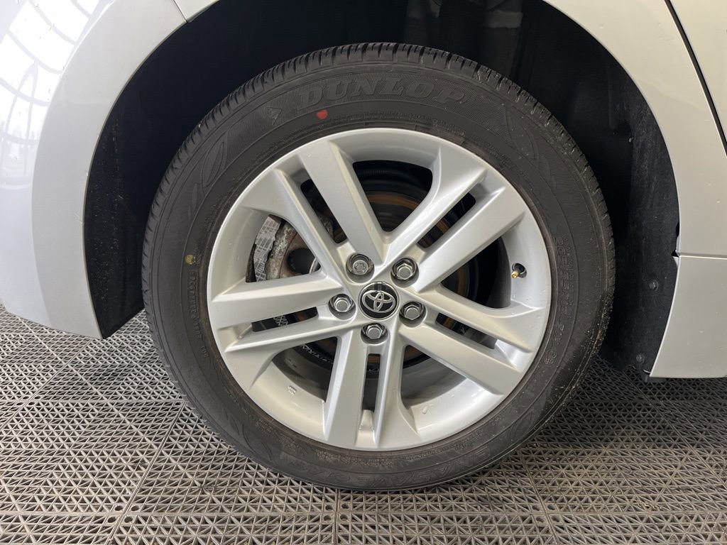 Used 2021 Toyota Corolla SE w/ SE Preferred Package image 27