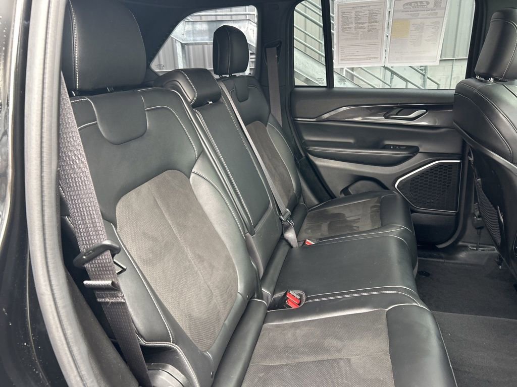 Used 2022 Jeep Grand Cherokee Altitude image 32