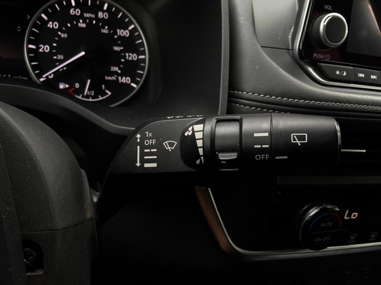 Used 2025 Nissan Rogue SV AWD/4WD image 40