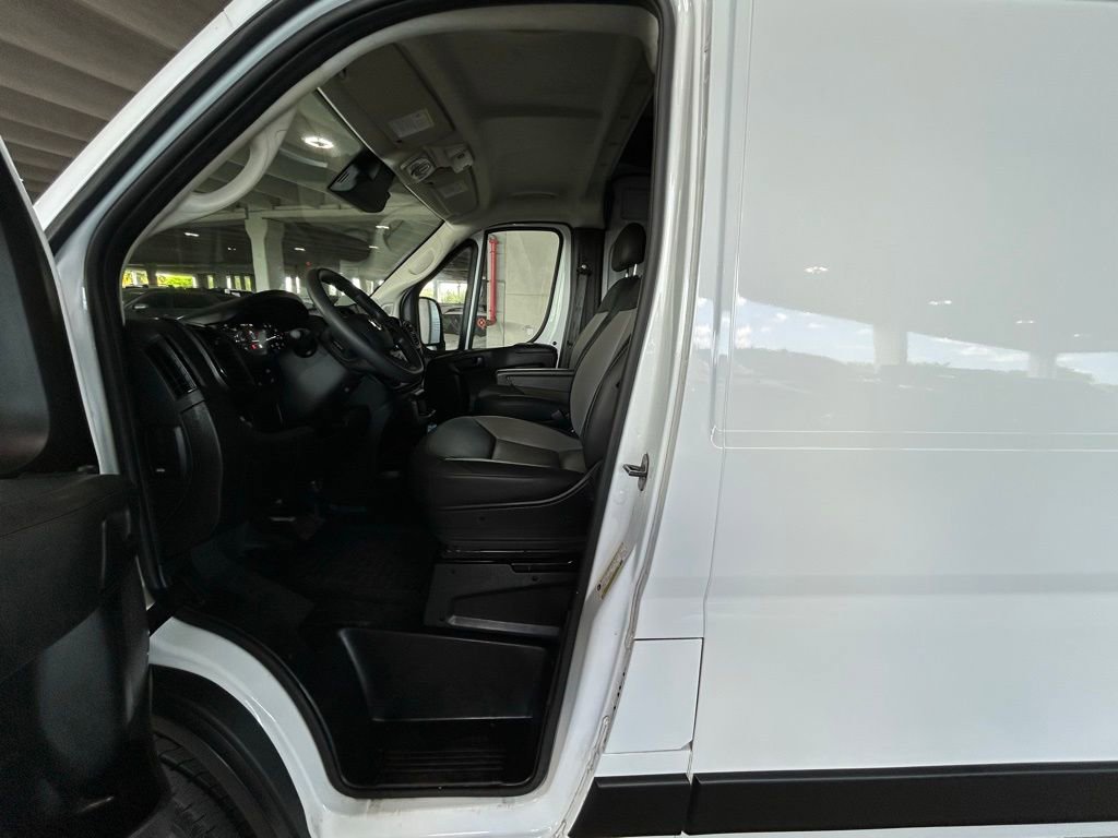 Used 2025 RAM ProMaster 2500 w/ Convenience Group image 15