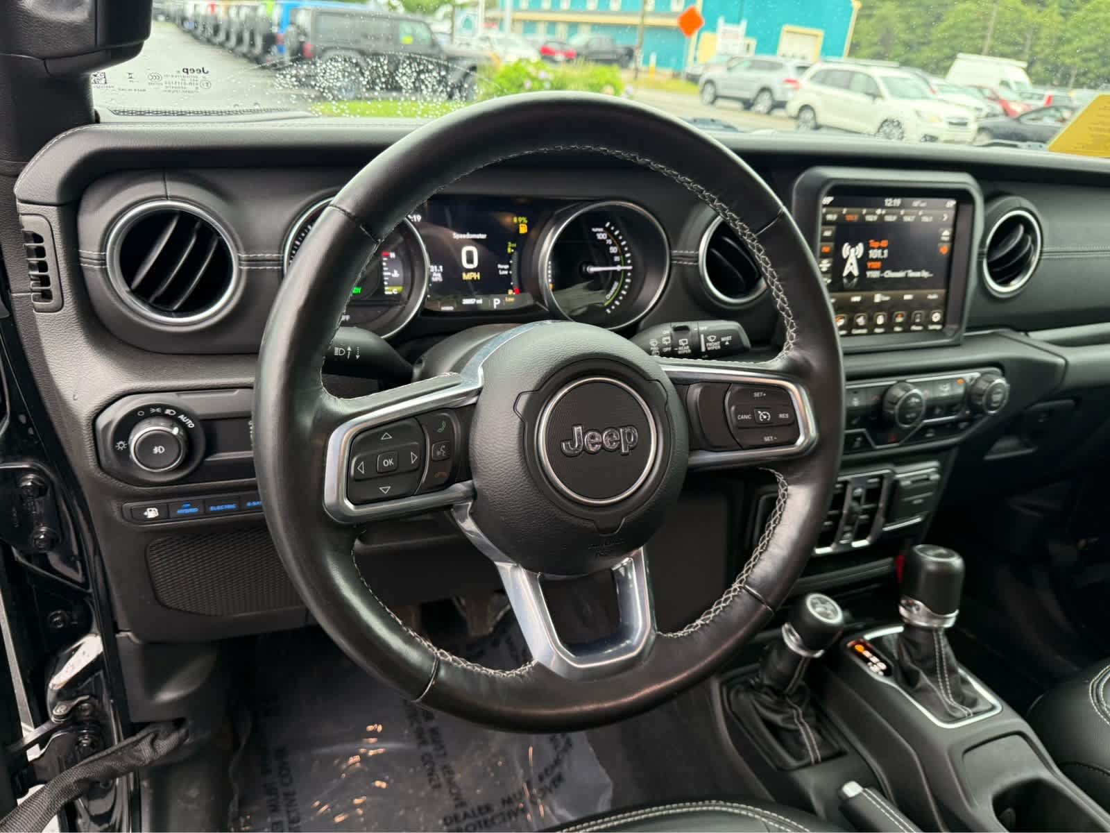 Used 2023 Jeep Wrangler Unlimited Sahara w/ Cold Weather Group AWD/4WD image 17
