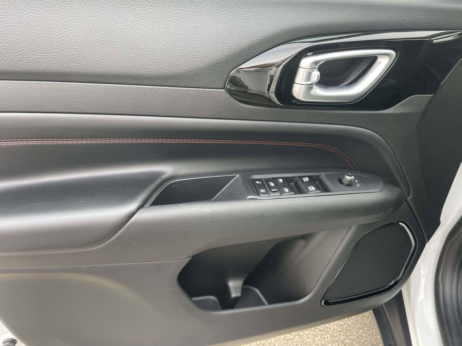 Used 2023 Jeep Compass Trailhawk image 14