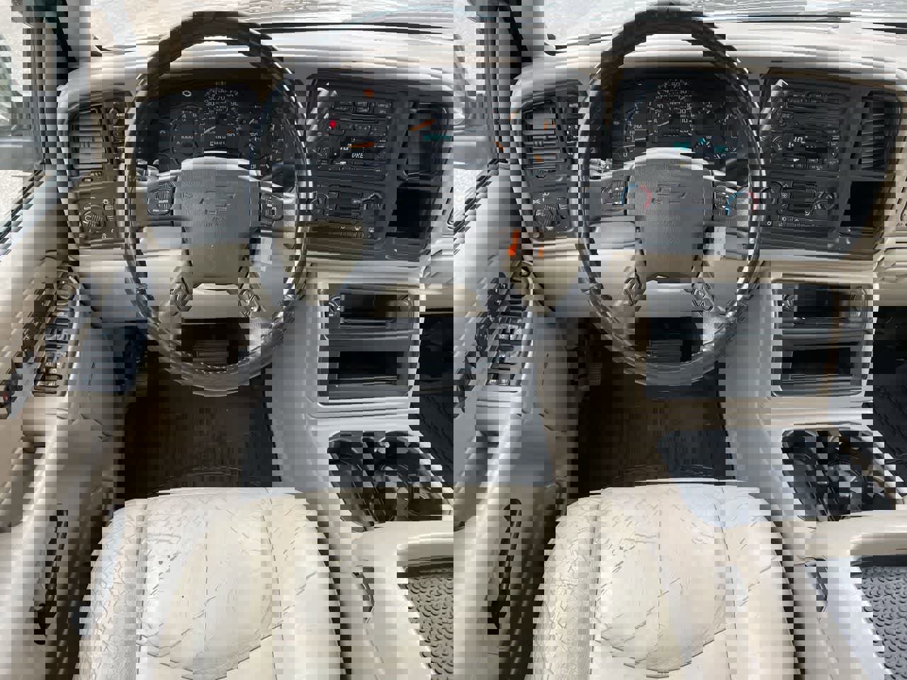 Used 2005 Chevrolet Suburban LT w/ Preferred Equipment Group image 11